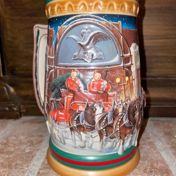 Vintage Budweiser Holiday Beer Steins 9 total. 1991, 1993, 1997-1999, 2001-2004 - Picture 7 of 10
